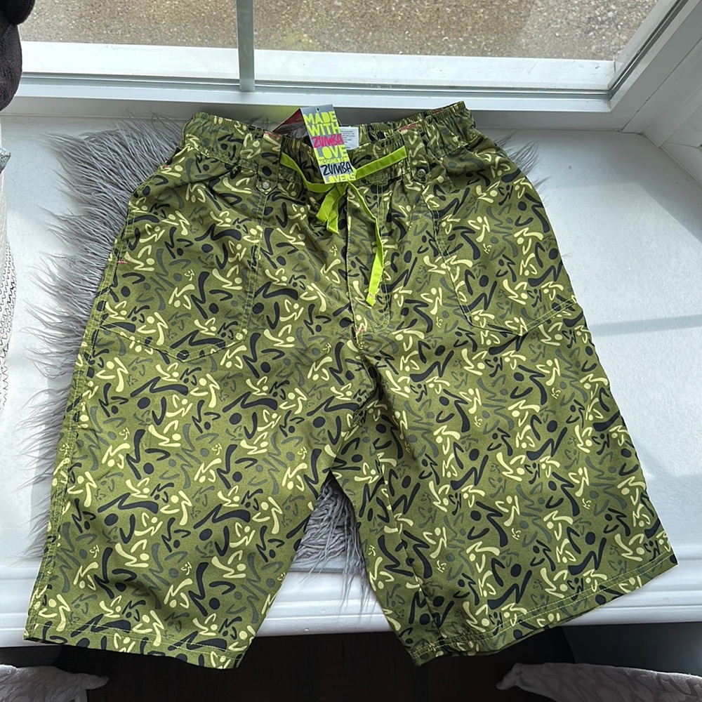 Size medium brand new army green light weight cargo shorts